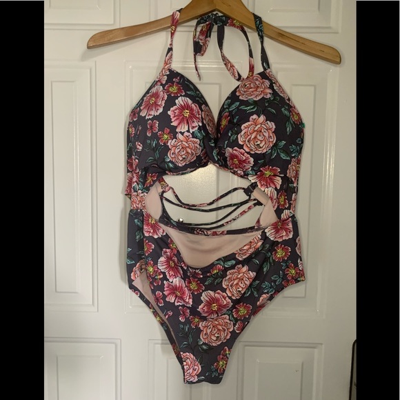 Shade & Shore Monokini 38D - Picture 2 of 8